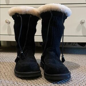 UGG Australia Black Suede Boots with Cream Fur Lining & Tassels